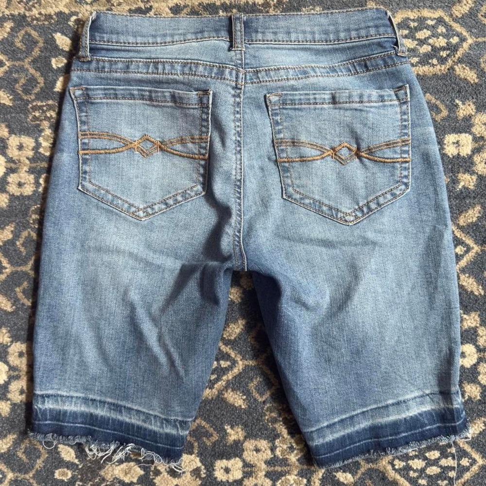 Vintage Y2K Mudd Low Rise Denim Bermuda Shorts Jorts Womens 5 Light Wash Raw Hem